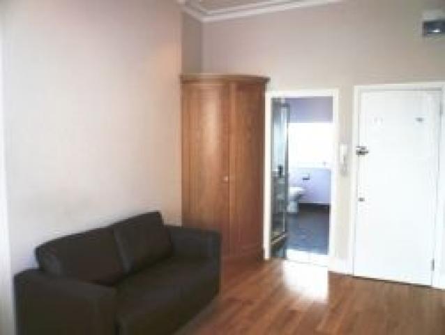 			Studio Apartment, 1 bath, 1 reception Flat			 West End Lane, WEST HAMPSTEAD